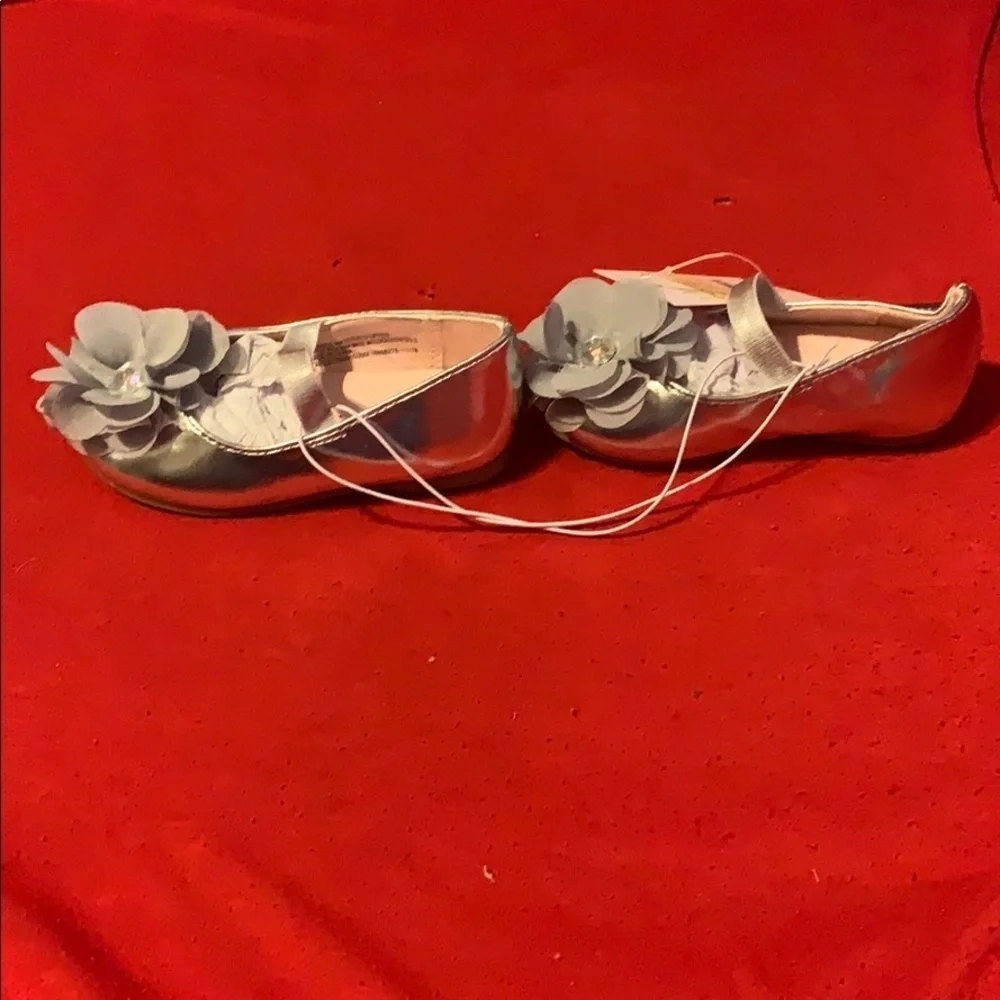 NWT baby/toddler girls size 5 silver dress shoes